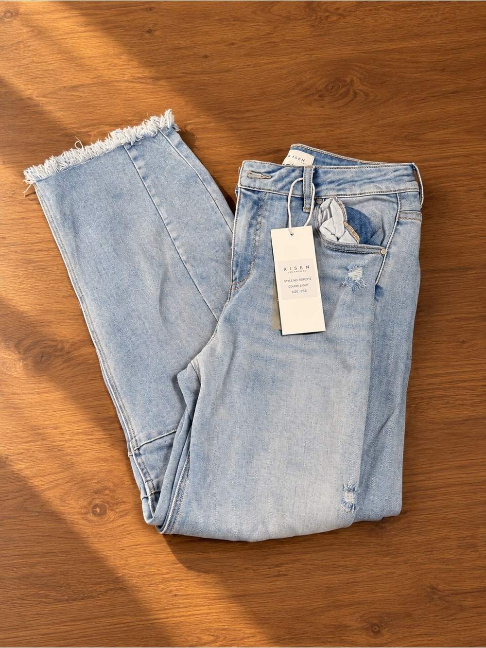 Risen Light Blue Cropped Jeans with Frayed Hem